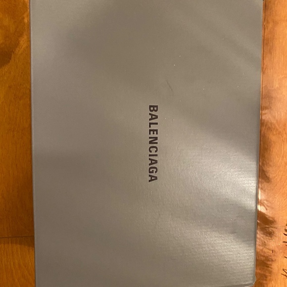 BALENCIAGA WOMEN'S TRACK SNEAKER RECYCLED SOLE IN BEIGE - Picture 6 of 6